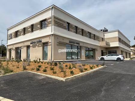 lambesc - à louer locaux professionnels et commerciaux pole sante