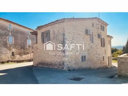 maison de caractère en pierre d'une superficie de 129m2 en bordure de village