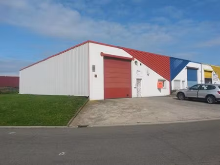 beau batiment industriel avec atelier et bureaux