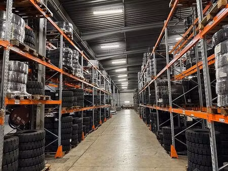 location local d'activités louvres 2 280 m²