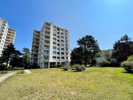 parking securise boulevard des pas enchantes