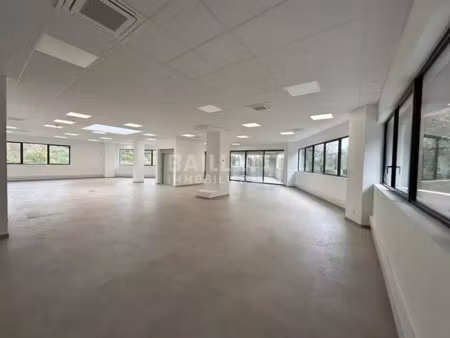 très beau bureau neuf de 210 m2 proche polygone