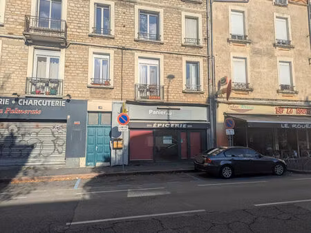 location local commercial 2 pièces 56m2 rodez 12000 - 500 € - surface privée