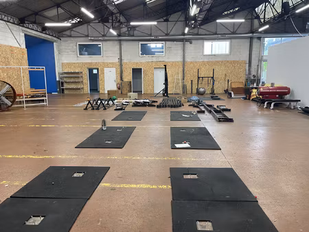 local commercial 578m2 à louer  auch