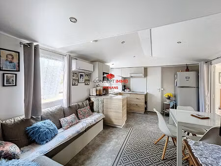 grand mobil-home de 2022 avec véranda de 27 m² et terrasse sur 267 m² de terrain en pleine