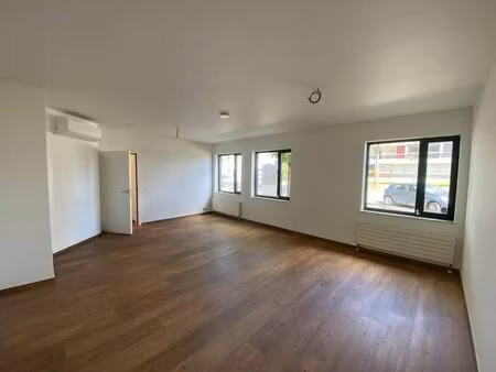 espaces de pratique/bureaux à un emplacement privilégié à si