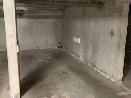 place de parking non boxable dans une résidence à angoulins (proche gare)