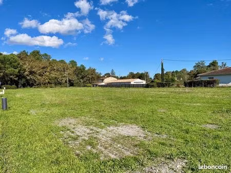 terrain 1310 m² la brède
