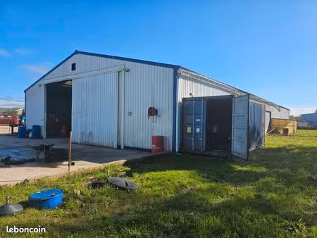 location hangar avec bureau