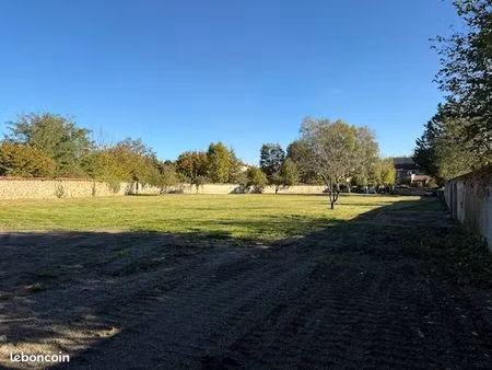 terrain 2572 m² combronde