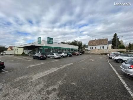 local commercial 1 352 m²