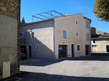 a louer camaret sur aigues local commercial ou professionnel