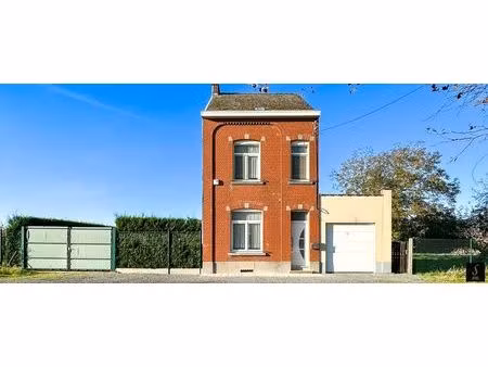 charmante maison 4 facades avec spacieux jardin