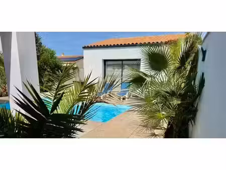 vente maison 4 pièces 137 m² à perigny (17180)  676 000 €