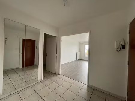 appartement à vendre 4 pièces 83.6 m² - sochaux (25) - 93 000€