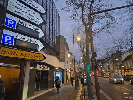 super bureau centre-ville de mantes 48 avenue de la république  bel immeuble