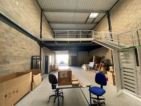 vente local d'activités le plessis belleville 175 m²