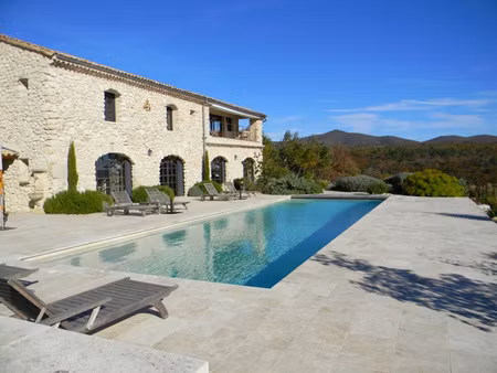 mas de qualité à salles-sous-bois