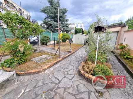 terrain viabilisé avec box