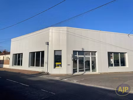 vente commerce 200 m² saintes (17100)