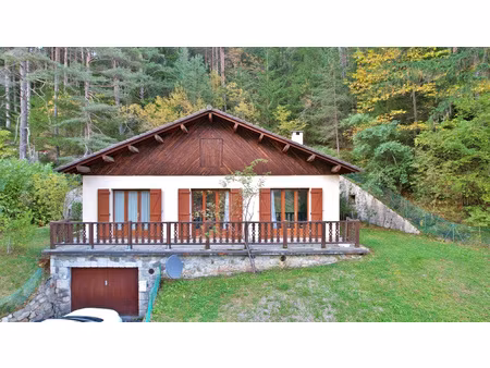 saint martin vesubie  chalet indépendant avec jardin et gara