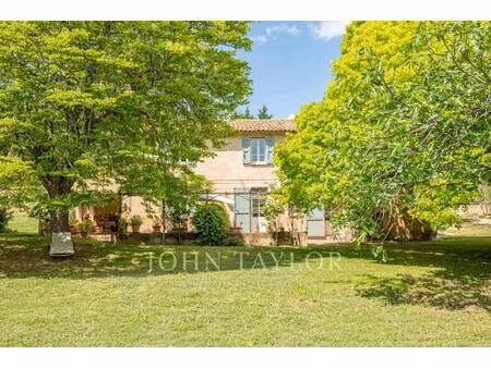 la tour d'aigues mas provençale en pierre sur un terrain de 4935m²  dépendances et...