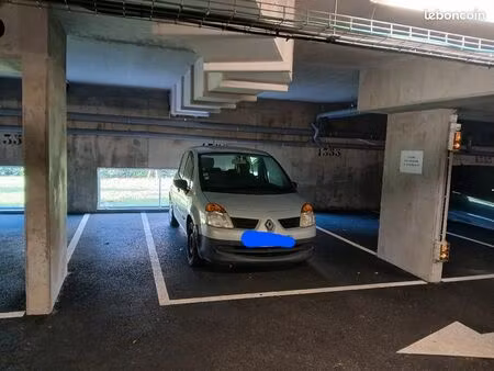 vente place de parking couverte à villeneuve-le-roi