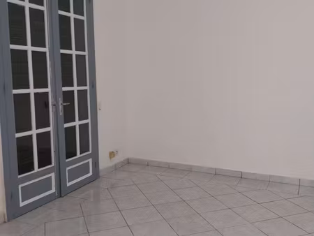 local professionnel 44m2 a louer - st andré - ville