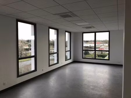 location bureau artigues pres bordeaux 536 m²
