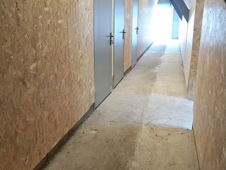 box de stockage  entrepôt  hangar  hivernage