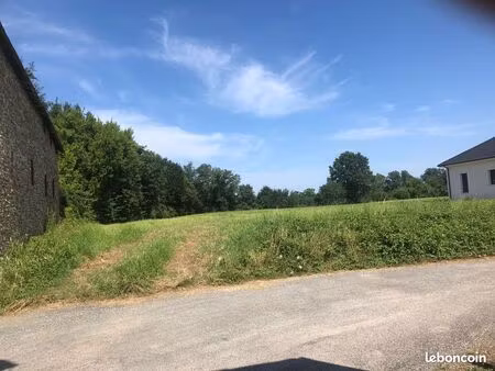 terrain plat 1894 m²