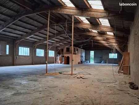 local 2300 m² noyant-la-gravoyère