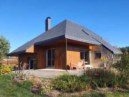 agréable villa d'architecte dans un cadre de verdure