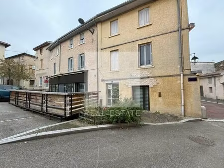 location commerce 22 m² à saint-genis-laval (69230)