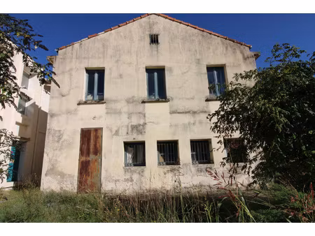 bureaux. possibilité de faire appartements ou autres...