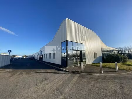location commerce 3063 m² à reyrieux (01600)