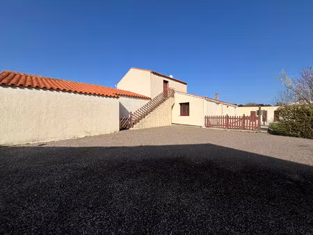 vente maison 6 pièces  120.00m²  le bernard