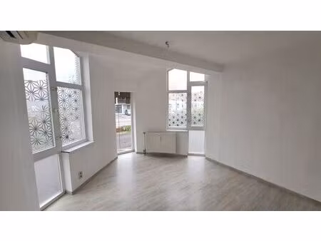 très bel espace professionnel en trois grands bureaux