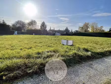 terrain constructible et viabilisé au calme