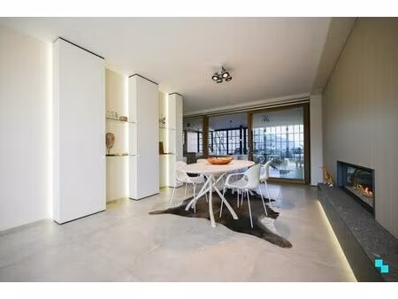 piekfijn afgewerkte handelsruimte met bovenliggend appar...