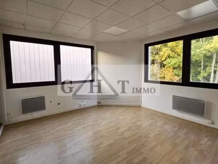 bureaux 200 m² proche autoroute