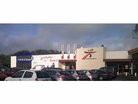 a louer local commercial site intermarche terres de haute charente