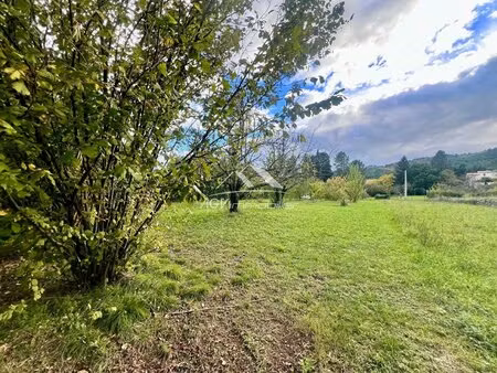 terrain constructible 1 278 m² au calme