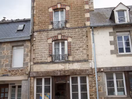 mayenne - couterne - maison de ville a renover  jardin  cave  proche de bagnoles de l'orne