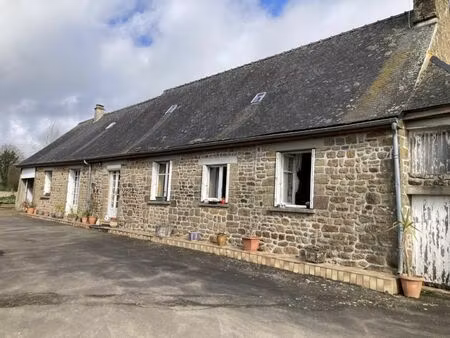 mayenne - gorron -longère spacieuse avec de nombreuses dépendances