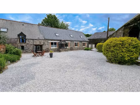 cotes d'armor  caurel  maison de 3 chambres avec gîte attenant de 2 chambres  dépendance  