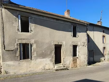haute-vienne - maison de ville avec 2 chambres nécessitant une modernisation. emplacement 