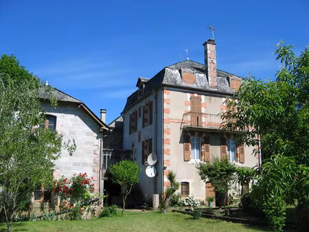 correze. st chamant. magnifique grande maison en pierre avec 5 chambres  dépendance et jar