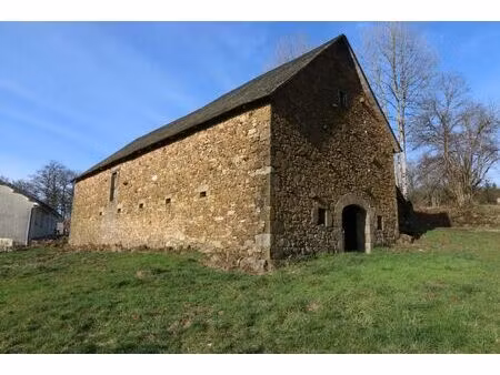 correze. proche neuvic. belle grange en pierre avec terrain de 2 194m2.