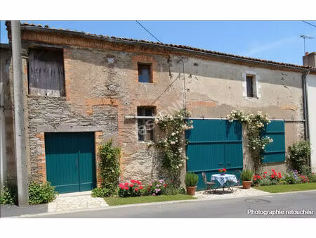maison à rénover ou bâtiment de stockage sur la commune de la chaussaire